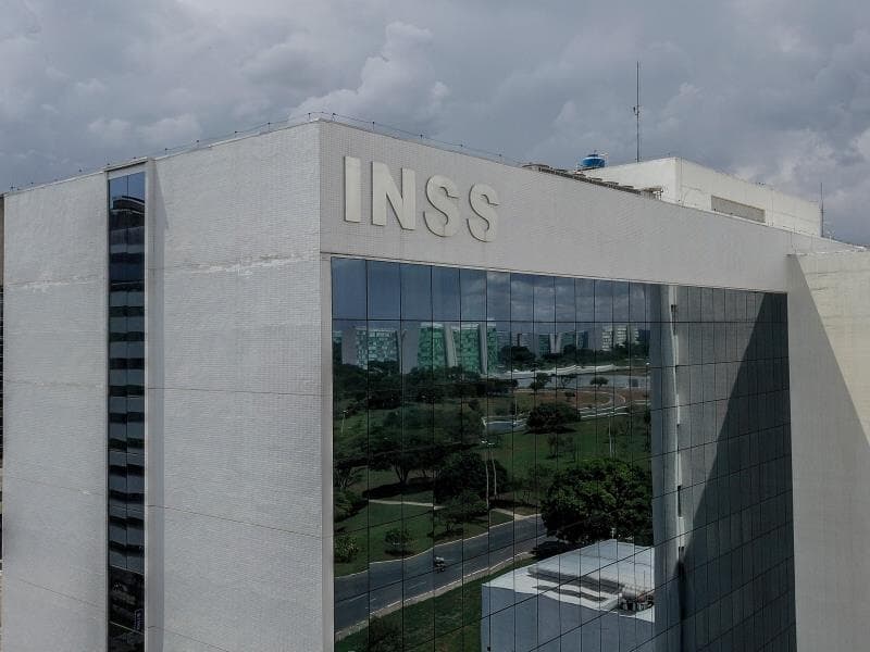 Primeiro lote pode beneficiar até 1,5 milhão de aposentados e pensionistas. - Rafa Neddermeyer/Agência Brasil