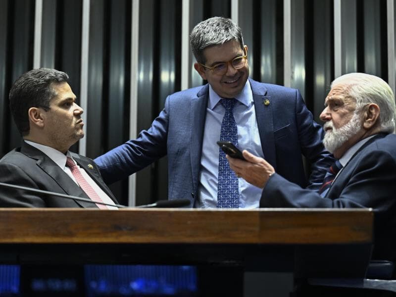 Senadores Davi Alcolumbre, Randolfe Rodrigues e Jaques Wagner. - Andressa Anholete/Agência Senado