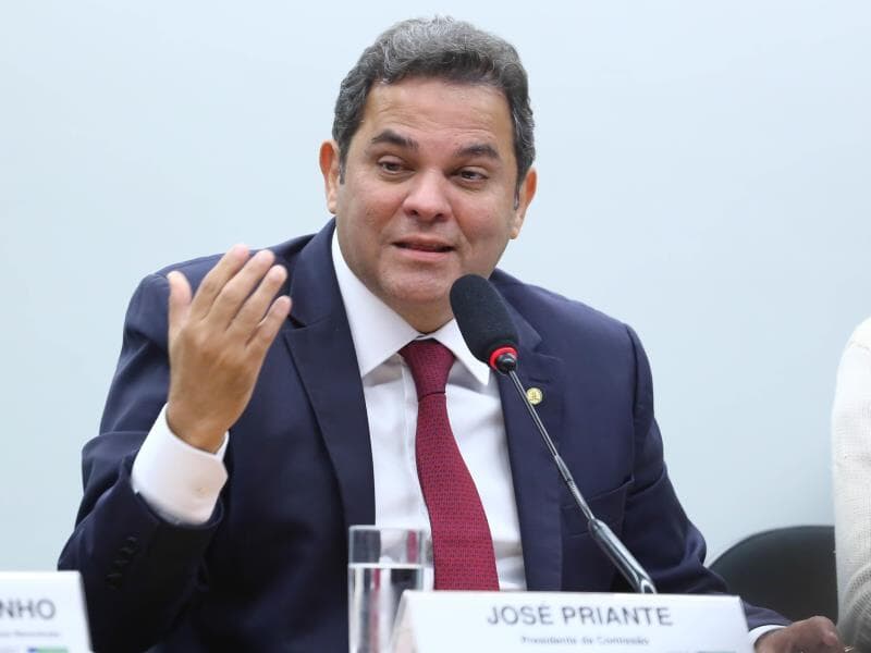 Medida relatada por José Priante amplia finalidades do fundo com origem no petróleo e garante mínimo para regiões com maior desigualdade. - Vinicius Loures/Câmara dos Deputados