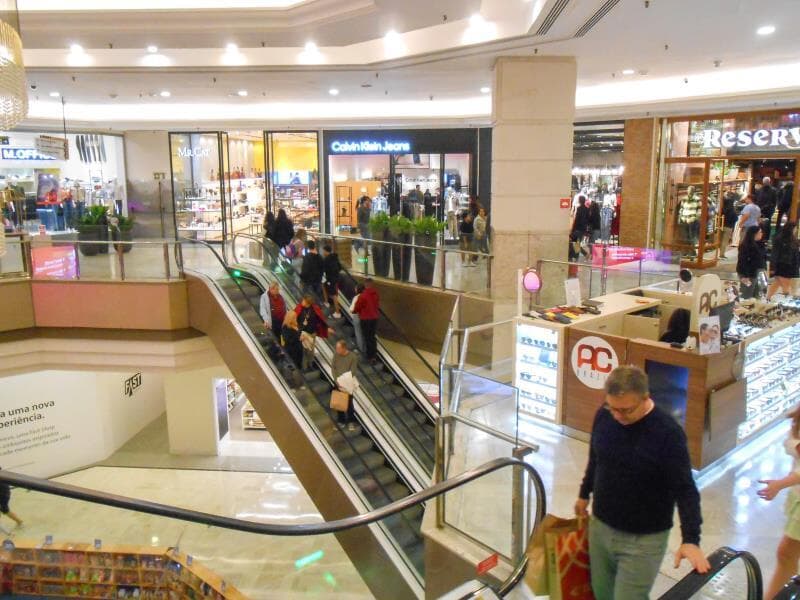 Movimento em shopping center em São Paulo. - Cesar Conventi /Fotoarena/Folhapress
