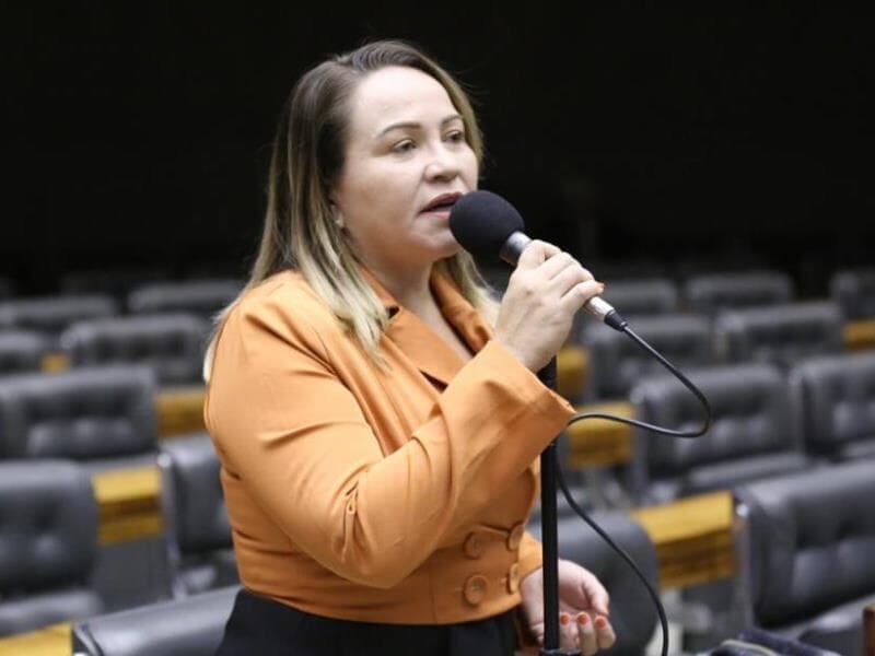A deputada Enfermeira Ana Paula (PDT-CE) é a relatora do projeto. - Kayo Magalhães/Câmara dos Deputados