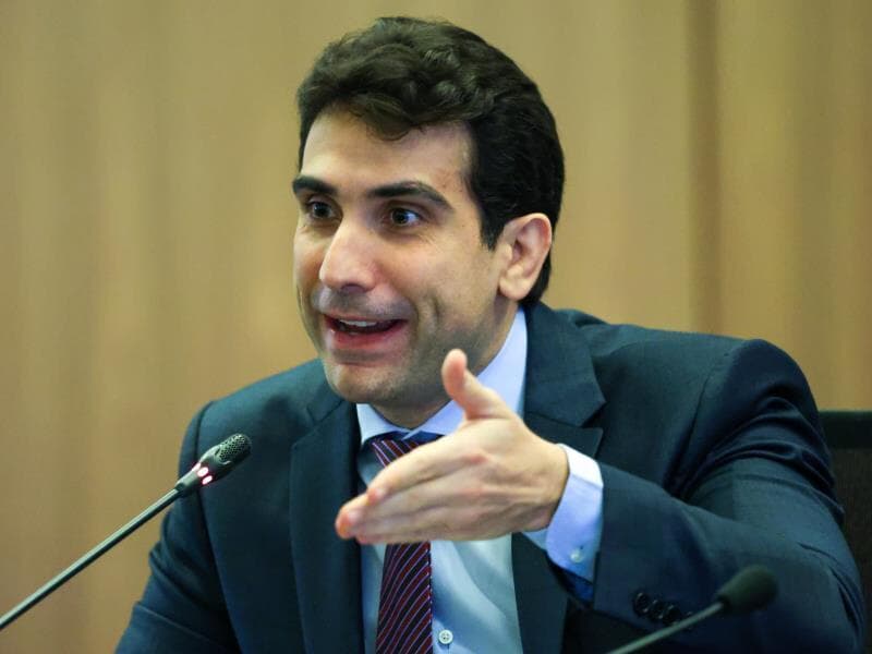O presidente do BC, Gabriel Galípolo, durante coletiva. - Fabio Rodrigues-Pozzebom/Agência Brasil