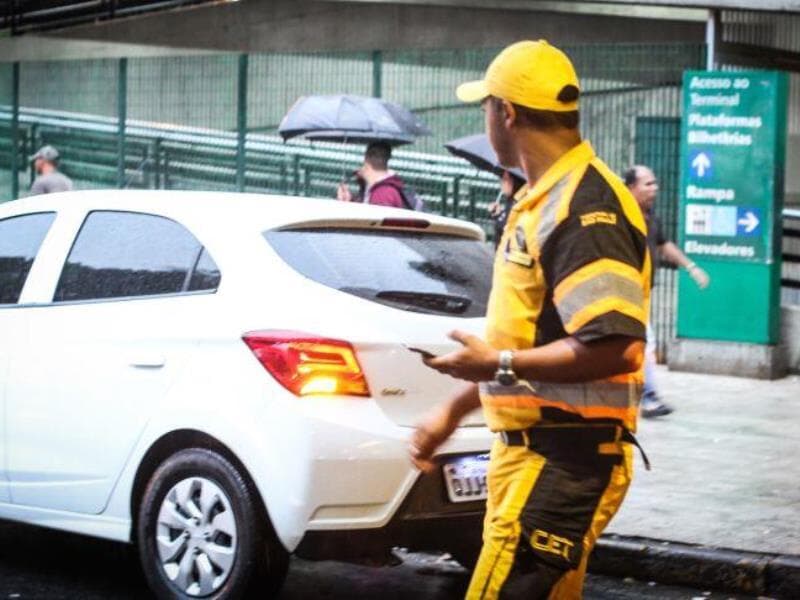 Com a nova lei, recursos arrecadados com multas serão usados para melhorar o acesso à carteira de motorista. - Rubens Cavallari/Folhapress