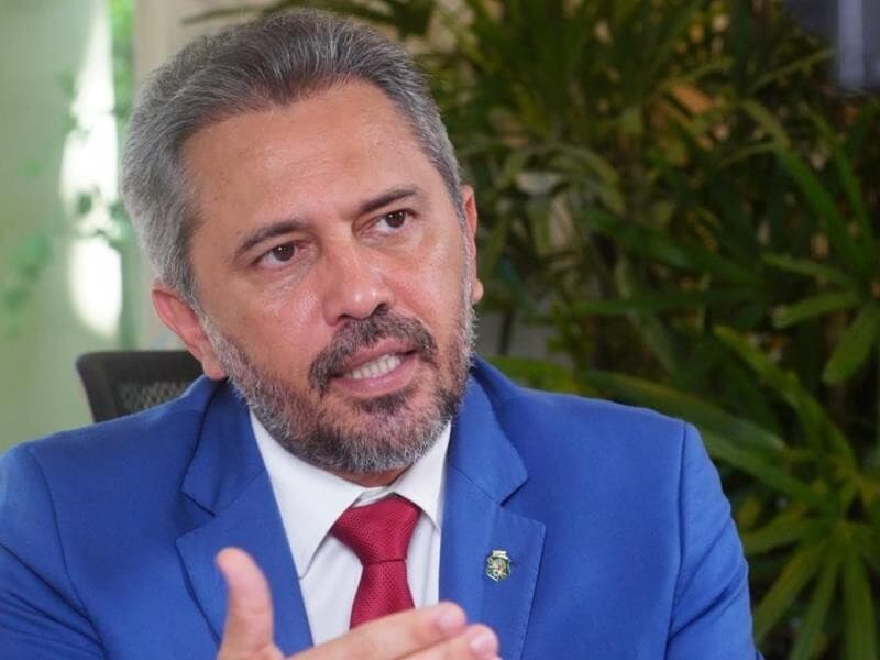 Elmano defendeu que os mais ricos paguem mais impostos. - Divulgação/Governo do Estado do Ceará