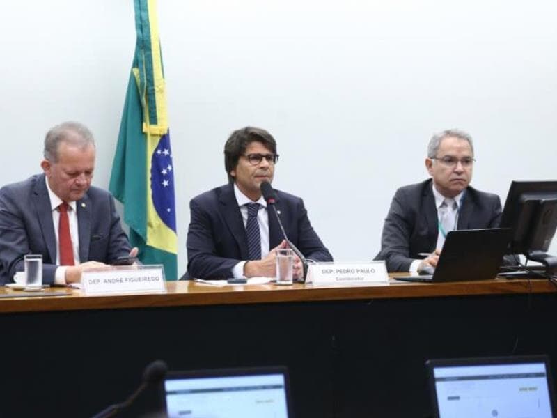 Deputado Pedro Paulo, ao centro da mesa, é o coordenador do grupo de trabalho da reforma administrativa. - Vinicius Loures/Agência Câmara