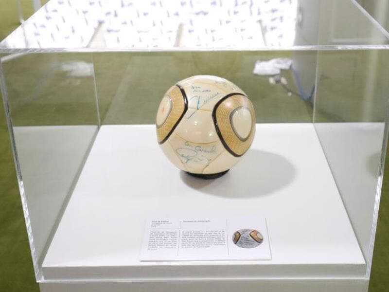 Bola assinada por Neymar foi encontrada em Sorocaba (SP) e devolvida ao Congresso. - Bruno Spada/Câmara dos Deputados