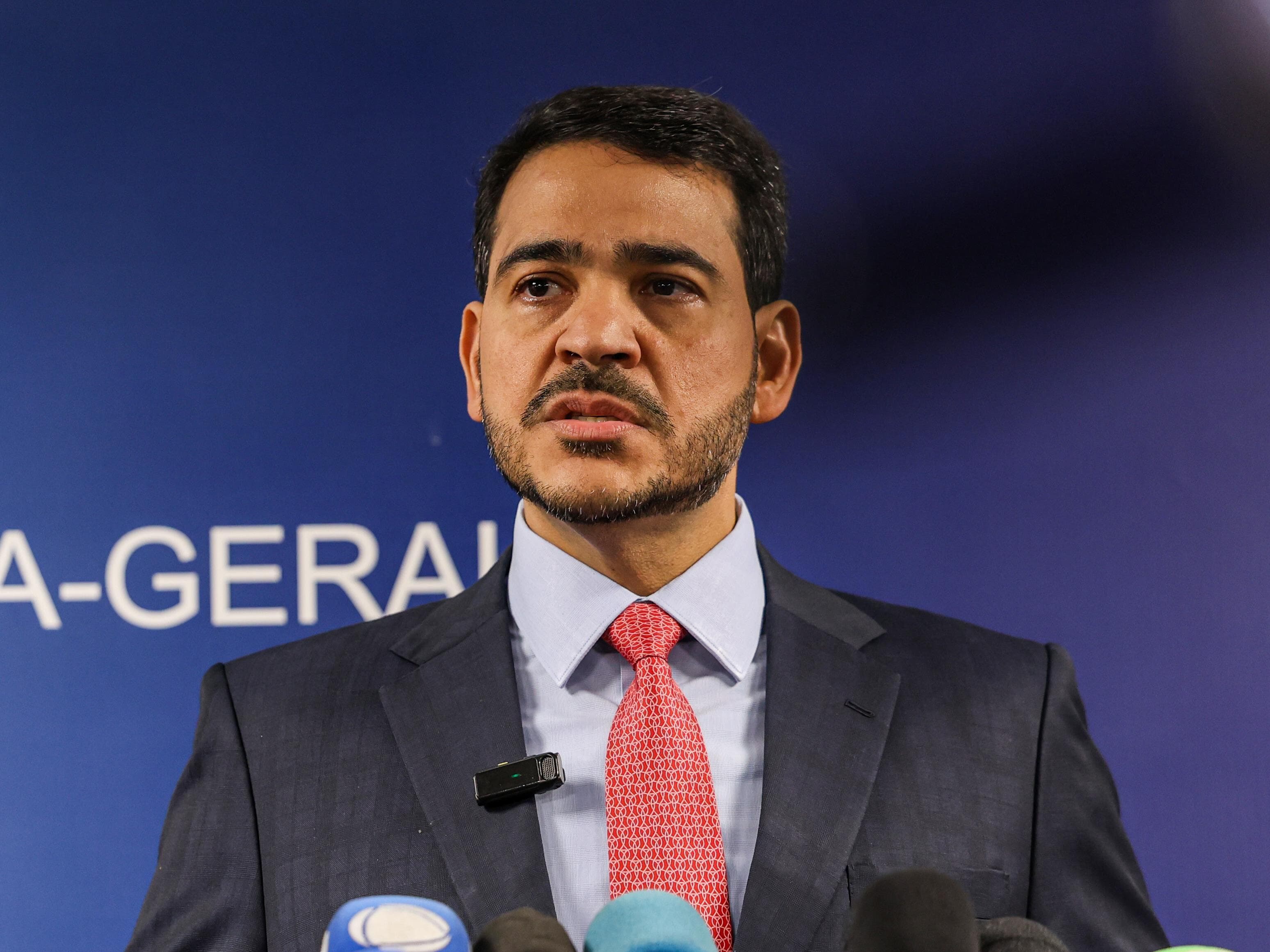 O ministro da AGU, Jorge Messias, na entrevista coletiva em que anunciou a ação do governo para reverter derrubada do decreto presidencial sobre o IOF. - José Cruz/Agência Brasil