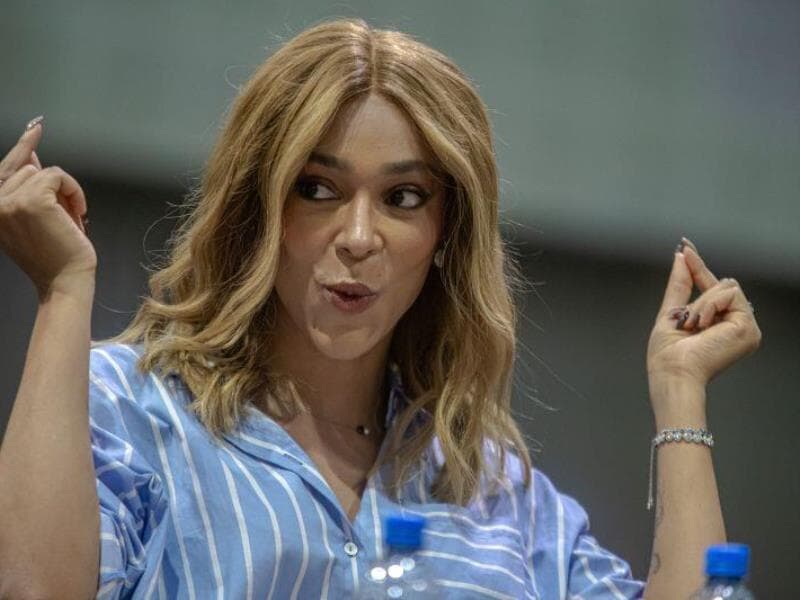 A deputada Erika Hilton (Psol-SP) diz que Eduardo Bolsonaro cometeu crime de lesa pátria. - Jarbas Oliveira/Folhapress