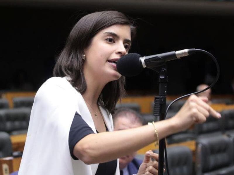 A deputada Tabata Amaral (PSB-SP) presidente a Frente Parlamentar Mista pela Licença Paternidade, lançada em 2024. - Bruno Spada/Câmara dos Deputados