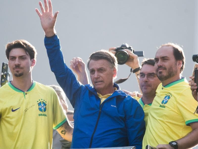 Trajetória de Bolsonaro e de seus filhos conta com o acúmulo de alianças rompidas. - Vincent Bosson /Fotoarena/Folhapress