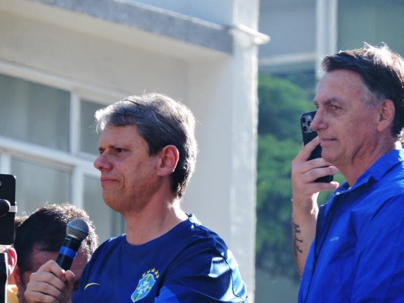 Tarcísio e Bolsonaro. - Leandro Chemalle/Thenews2/Folhapress