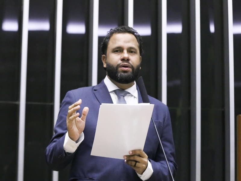 Deputado afirma que proposta visa proteger soberania nacional contra interferências externas. - Kayo Magalhães/Câmara dos Deputados