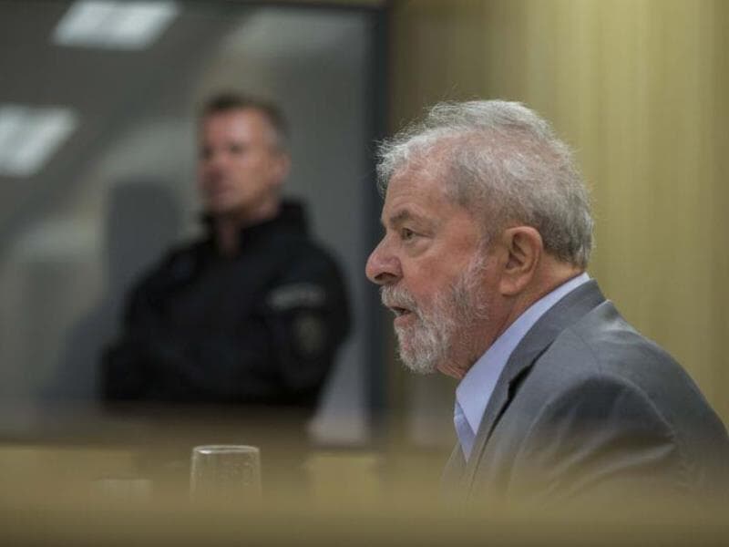 O presidente Lula quando, enfim, pôde dar entrevista à imprensa no período que estava preso - só em 2019. - Marlene Bergamo/Folhapress
