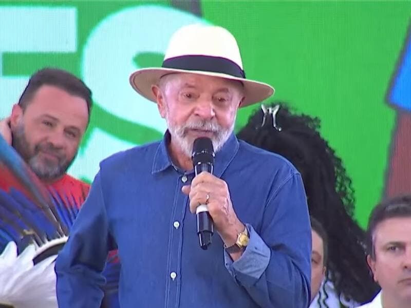 Presidente criticou saída do antecessor do Brasil antes da posse e cobrou que fique para o resultado de seu julgamento no STF. - Reprodução/TV Brasil