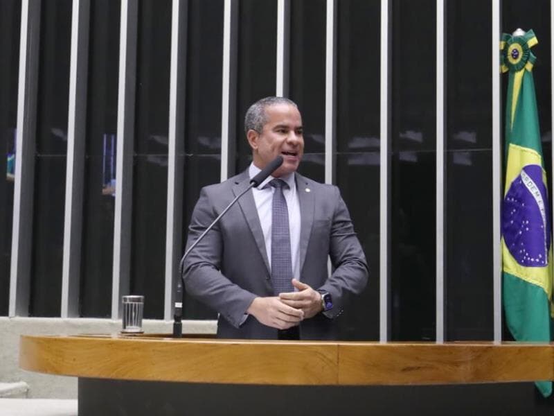Segundo o deputado, "essa iniciativa busca estimular a excelência acadêmica, promovendo
equidade e incentivando jovens talentos". - Bruno Spada / Câmara dos Deputados
