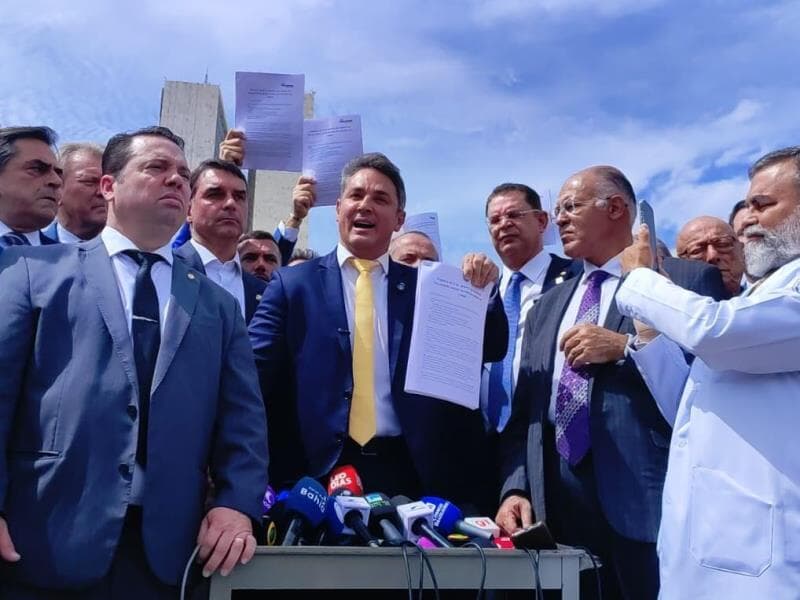 Deputados da oposição afirmam que "não há democracia no Brasil" após prisão de Bolsonaro. - Divulgação/Gabinete Luciano Zucco