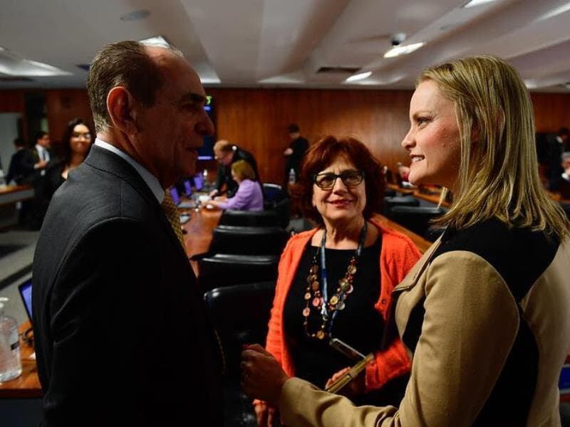 Verônica Sterman, advogada indicada para o STM, se encontrou com senadores, como Marcelo Castro, em reunião na qual foi lido relatório pela aprovação de seu nome. - Saulo Cruz/Agência Senado