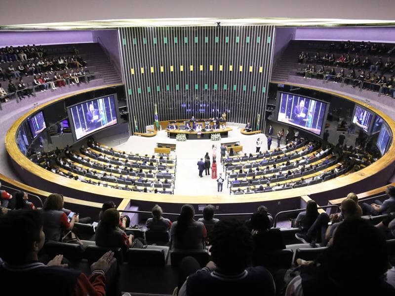 Em meio à ocupação da Mesa Diretora da Câmara por deputados de oposição, o presidente Hugo Motta convocou sessão plenária.
 - Kayo Magalhães / Câmara dos Deputados