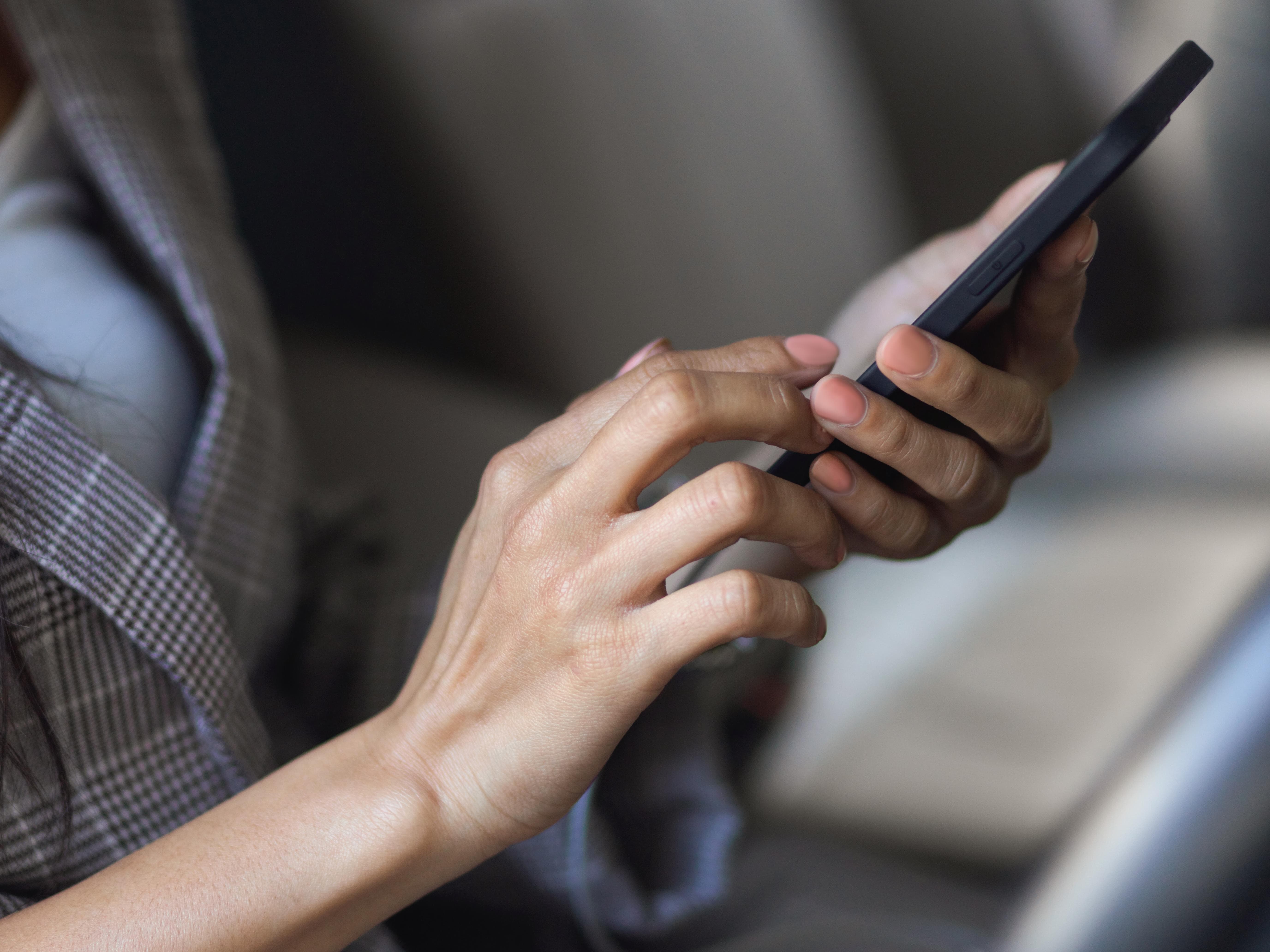 Medida obriga empresas a respeitar cadastro de bloqueio e prevê multas de até R$ 50 milhões para infratores reincidentes. - Freepik