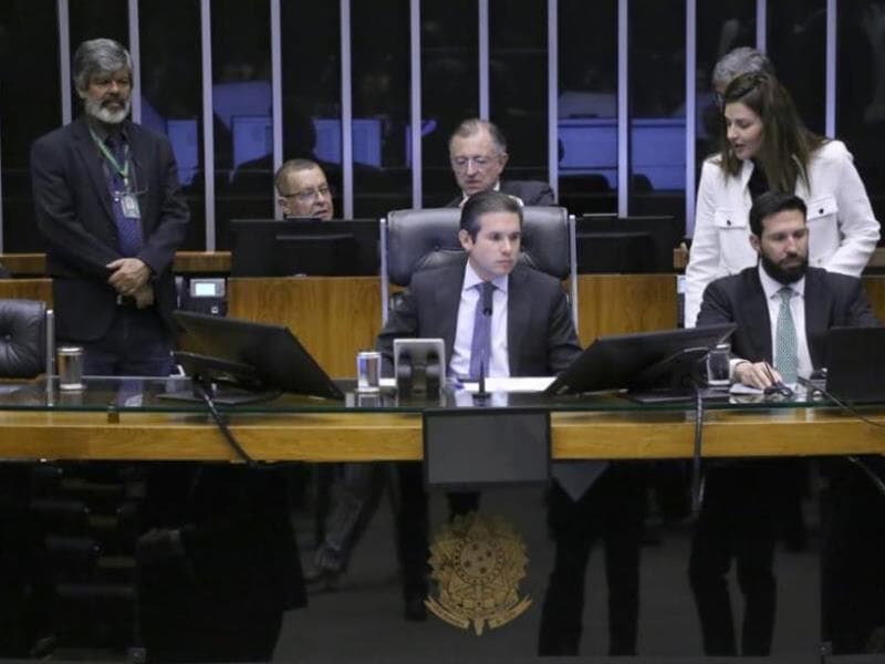 Motta preside a sessão plenário desta quinta-feira (7).  - Kayo Magalhães/Agência Câmara