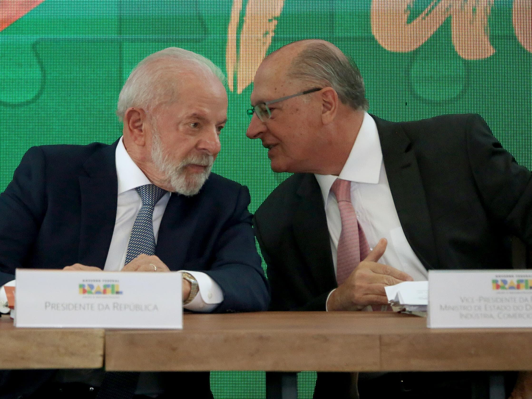Lula e Alckmin definem, com Haddad, medidas que serão adotadas para socorrer exportadores mais prejudicados com o tarifaço de Trump. - Fátima Meira/Agência Enquadrar/Folhapress