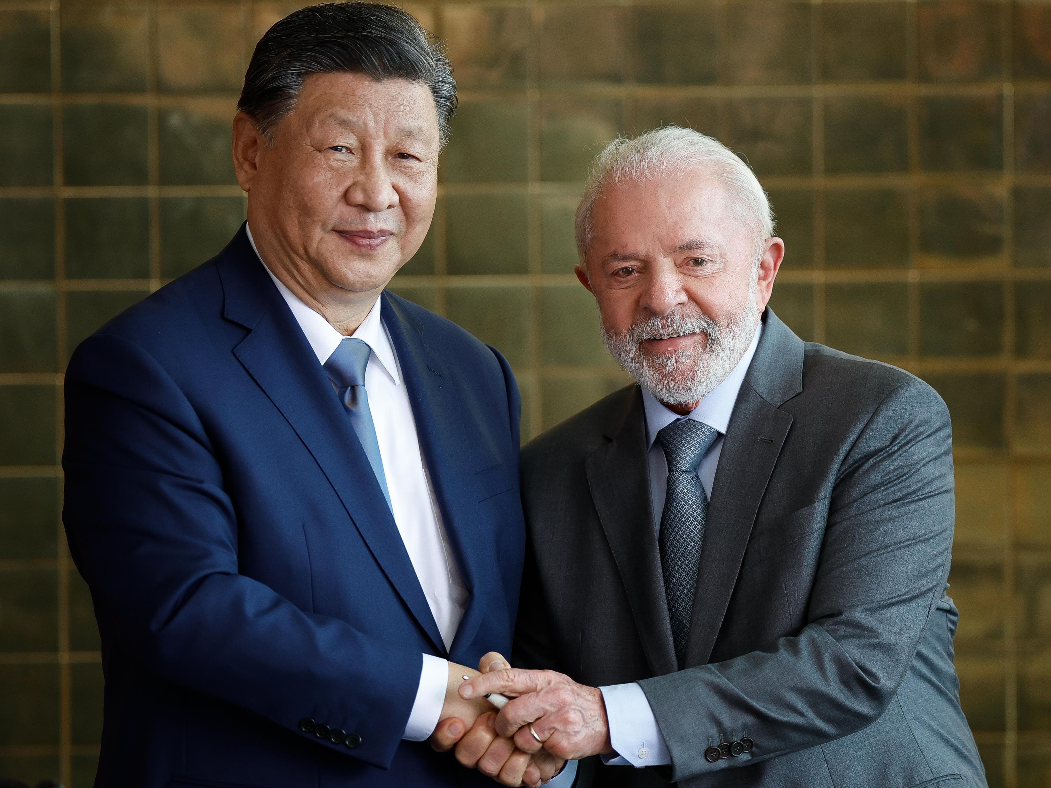 Xi Jinping e Lula, em encontro em Brasília, em 20 de novembro de 2024.  - Pedro Ladeira/Folhapress