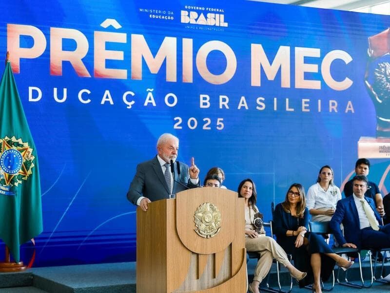 Lula também relembrou falta de compromisso histórico com a educação do país - Ricardo Stuckert/PR