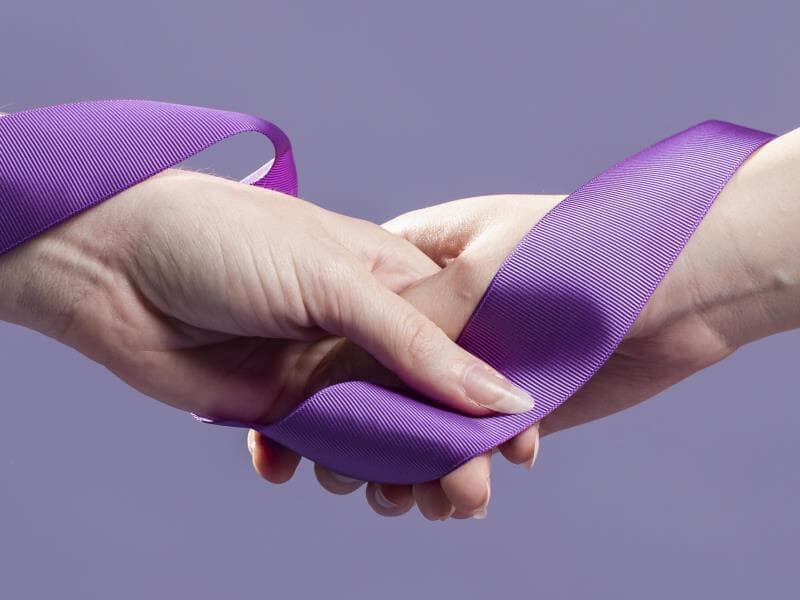 Novembro Roxo: Senado aprova projeto para combate ao parto prematuro. - Freepik