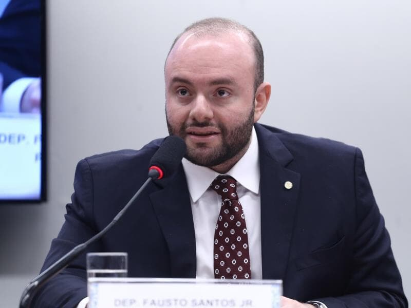 Projeto responsabiliza plataformas e obriga remoção rápida de conteúdos ilegais. - Vinicius Loures/Câmara dos Deputados
