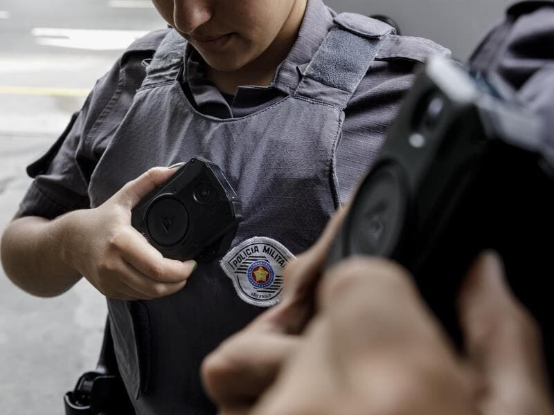 Comissão aprova suspensão de normas sobre câmeras corporais policiais.  - Rubens Cavallari/Folhapress