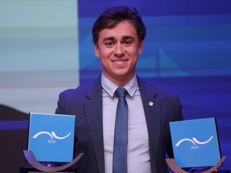 Deputado Nikolas Ferreira conquista 1º lugar na votação popular. - Congresso em Foco
