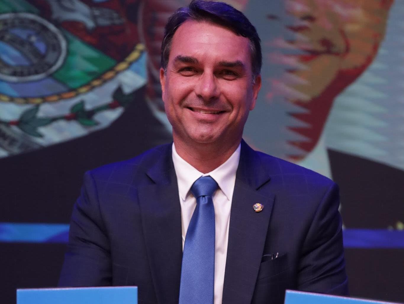 Flávio Bolsonaro é o melhor senador de 2025, segundo o público. - Congresso em Foco
