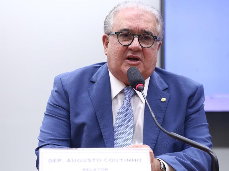 Augusto Coutinho quer que o texto final da regulamentação garanta equilíbrio entre proteção social e segurança jurídica. - Vinicius Loures/Câmara dos Deputados