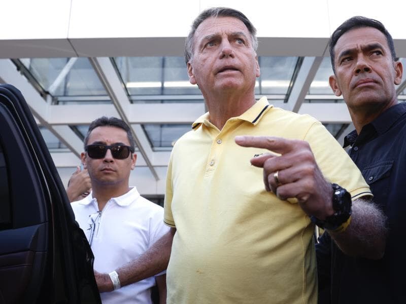 Jair Bolsonaro no último sábado, 16, ao deixar a prisão domiciliar para fazer exames em hospital em Brasília. - Pedro Ladeira/Folhapress