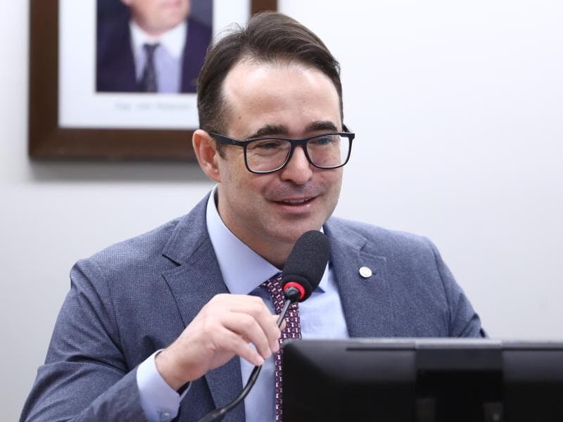 Medida de Bruno Ganem busca resguardar a privacidade de crianças e adolescentes diante da exploração e dos riscos da exposição digital precoce. - Vinicius Loures/Câmara dos Deputados