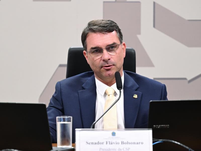 Sem encontrar valores em dinheiro, criminosos levaram pertences da família de Flávio Bolsonaro. - Edilson Rodrigues/Agência Senado