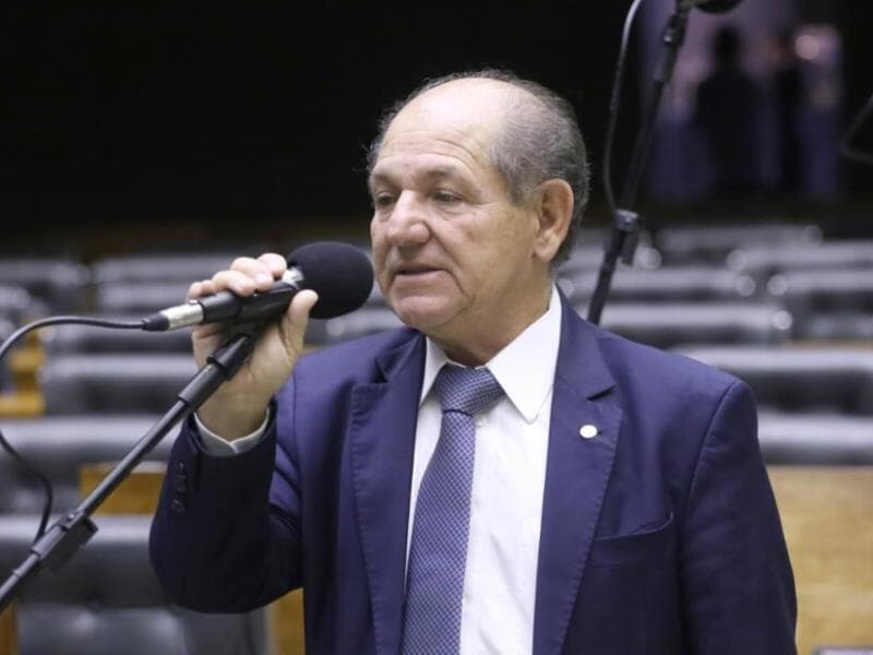 Para o deputado (foto), o projeto "representa um passo importante para o fortalecimento dos valores cristãos no âmbito familiar". - Kayo Magalhães/Câmara dos Deputados