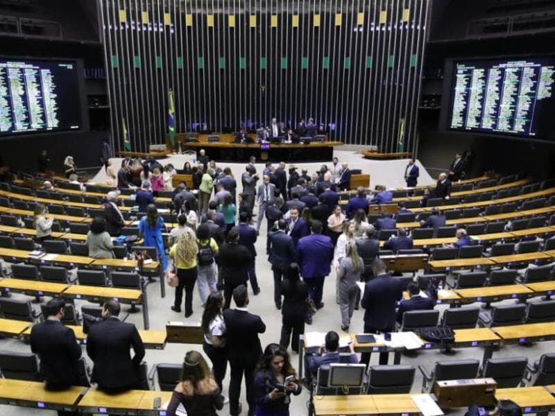 Plenário da Câmara na sessão de 19 de agosto, quando foi aprovada a urgência para a votação do PL da Adultização. - Kayo Magalhães/Agência Câmara
