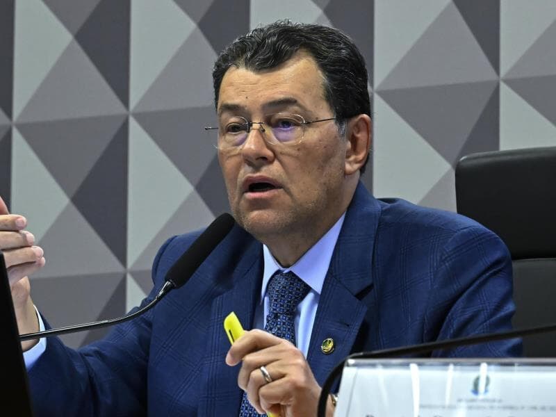 O senador Eduardo Braga fez a leitura do parecer. - Waldemir Barreto/Agência Senado