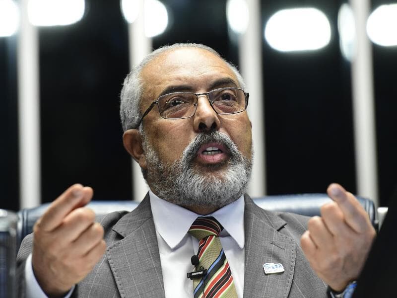 No projeto, Paim apresenta dados que demonstram queda da cobertura previdenciária. - Saulo Cruz/Agência Senado