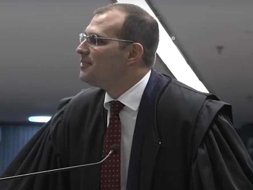 Dino brinca com advogado após citação à sogra em julgamento. - Reprodução/YouTube/STF