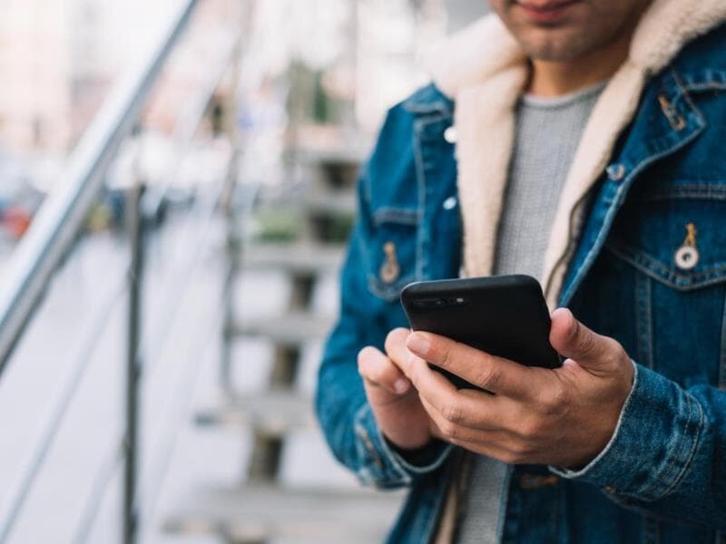 Projeto estabelece medidas para impedir a ativação de linhas pré-pagas com DDD diferente do local da compra. - Freepik