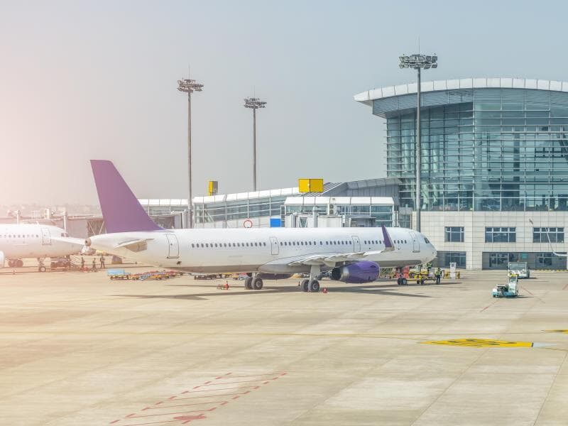 Cabotagem aérea permite que companhias estrangeiras operem trechos domésticos no Brasil em conexão com voos internacionais. - Freepik