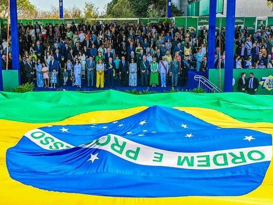 Palco com autoridades no desfile de 7 de Setembro: mote deste ano foi a defesa da soberania nacional. - Ricardo Stuckert/PR
