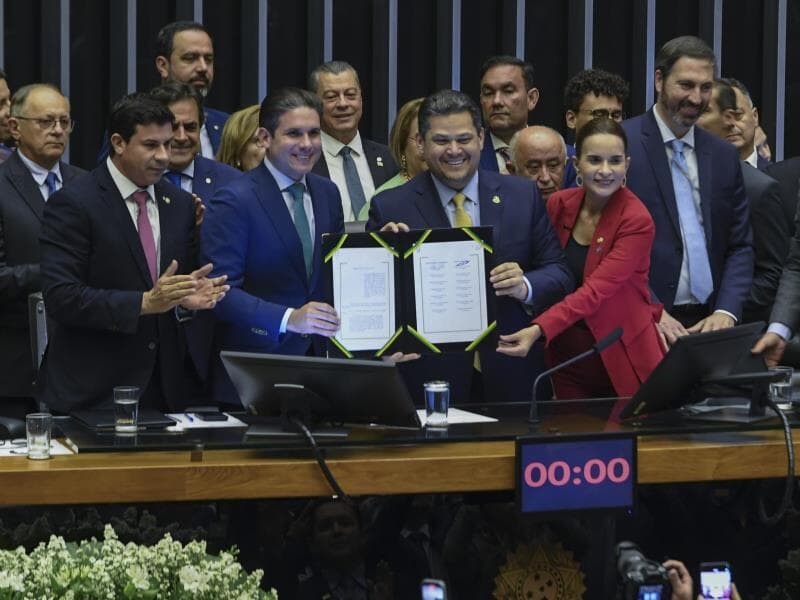 Plenário da Câmara dos Deputados durante sessão solene destinada à promulgação da Emenda Constitucional nº 136. - Jonas Pereira/Agência Senado
