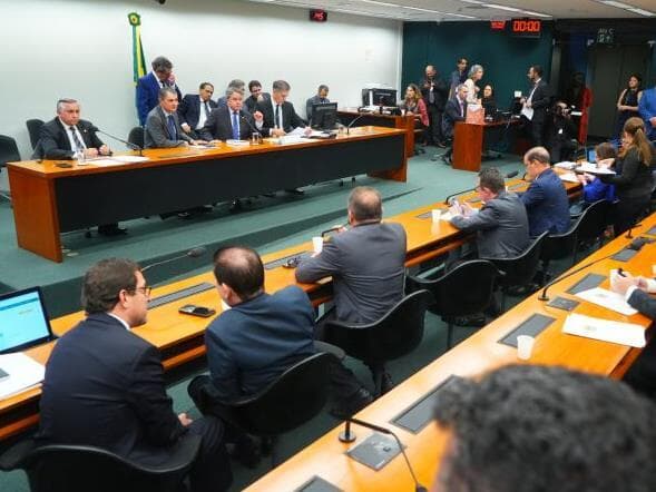 Comissão Mista de Orçamento aprovou medidas para compensar perdas fiscais e fortalecer fundos regionais. - Pablo Valadares/Câmara dos Deputados