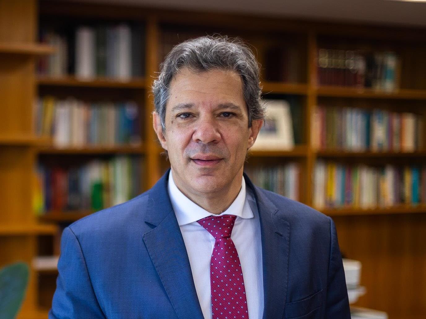 Inflação recua de 4,9% para 4,8%, mas segue fora do limite estabelecido. - Diogo Zacarias/MF