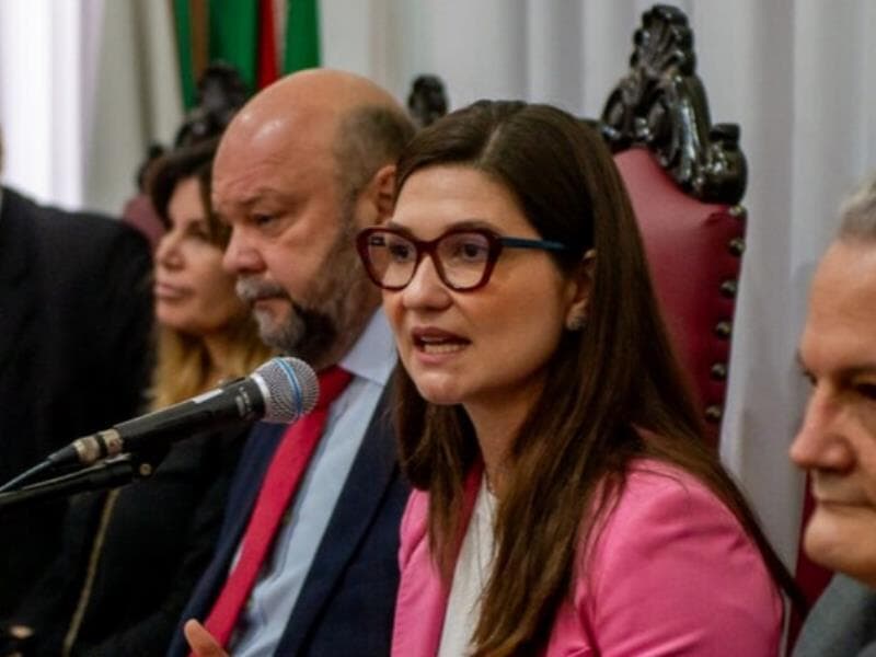 Hostilidade contra diretora se deu após cancelamento de palestra de vereador do Novo. - Reprodução/Instagram