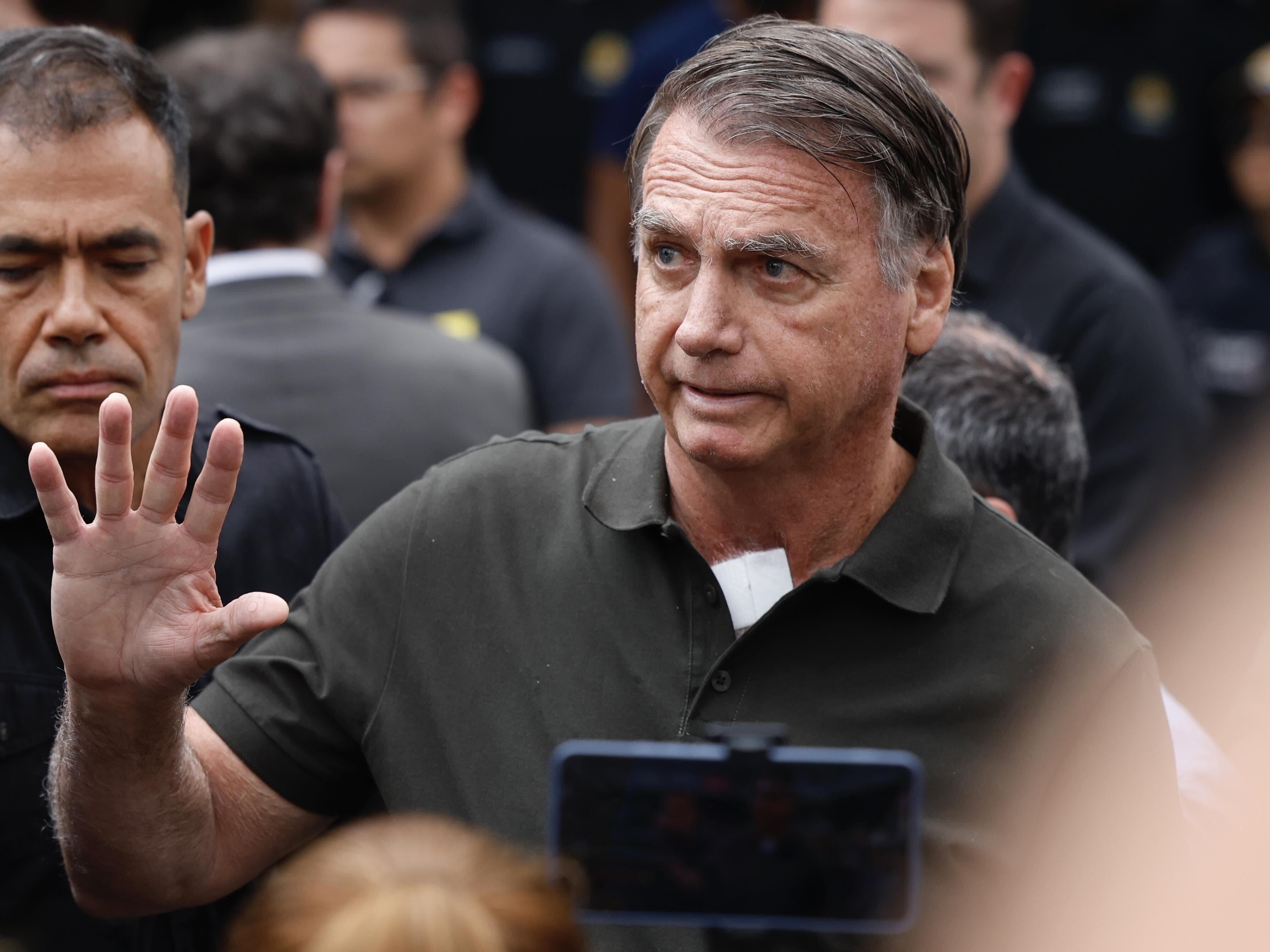 Bolsonaro deixou a prisão domiciliar para procedimento médico no último domingo (14). - Pedro Ladeira/Folhapress