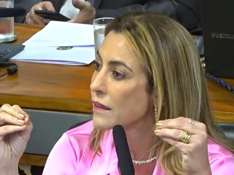 Sem citar nomes, senadora criticou a atuação do deputado nos Estados Unidos, acusando-o de "conspirar contra o nosso país na cara dura". - TV Senado/Reprodução